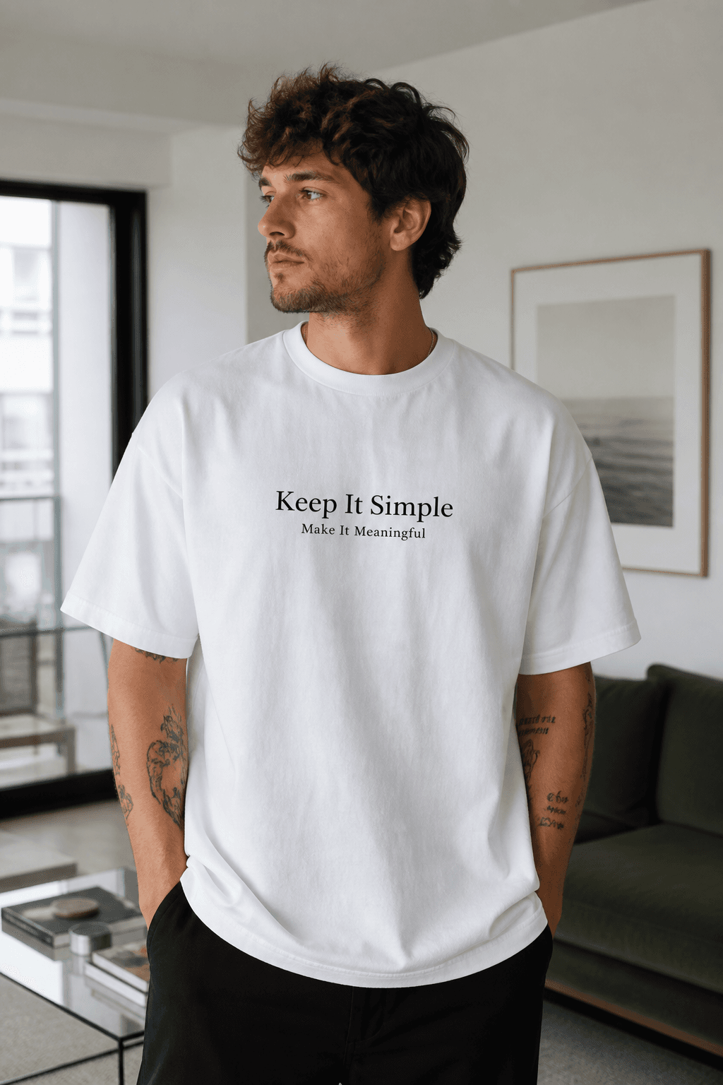 Tee avec une typographie minimaliste